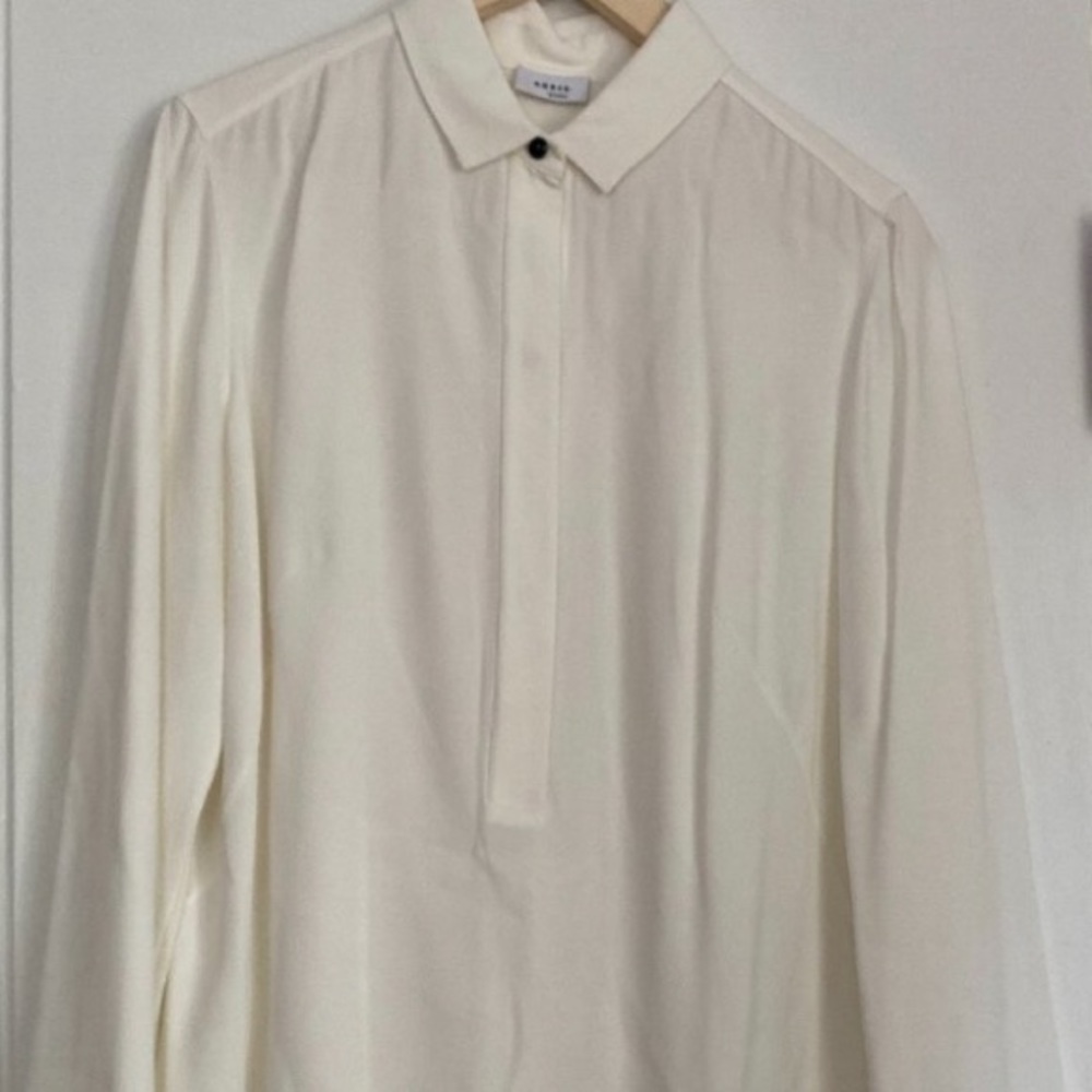 Akris Punto Blouse. Size 8 in off white. The item has been gently used.